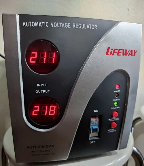 Régulateur De Tension Lifeway AVR-3000VA