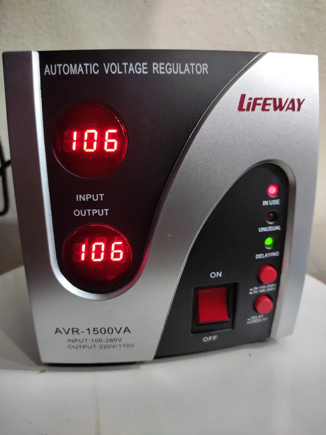 Régulateur De Tension Lifeway AVR-1500VA